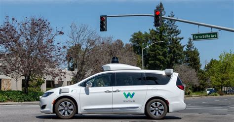 Waymo's self-driving car service to include 62,000 minivans | FOX 10 ...