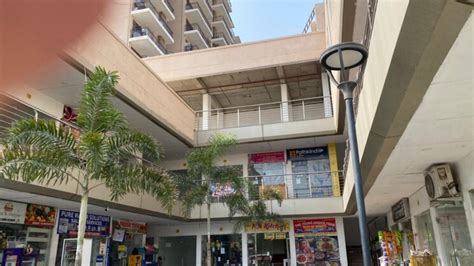 Resale Commercial Shop 204 Sq.Ft. in Signature Global Synera, Sector 81 ...