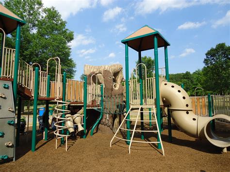 File:Childrens outdoor play equipment in park.jpg - Wikimedia Commons