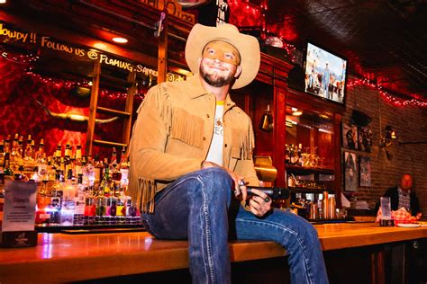 Orville Peck, artista country, faz ensaio sensual para a Paper ...