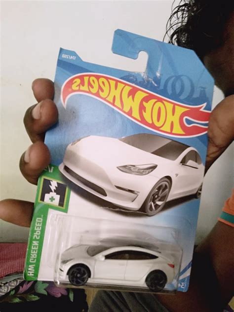 Mattel Hot Wheels 2019 Metal Hw Green Speed 1/5 - Tesla Model 3, Pack ...