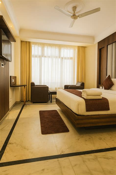 KSP Royal Valley View Hotel at Mall Road with Parking, Mussoorie ...