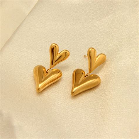 Sleek Gold Elongated Heart Drop Earring – Mode & Minimal