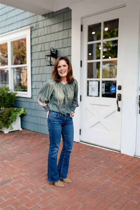 Best Jeans Styles For Petites: How To Make Your Leg Look Longer - Beth ...