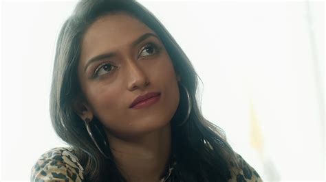 Watch Udaariyaan S1 Episode 587 on JioHotstar