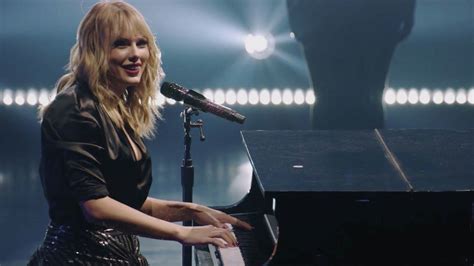 Taylor swift x City of lover | Celebridades, Amigurumi