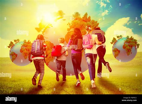 School Kids Running 的图像结果