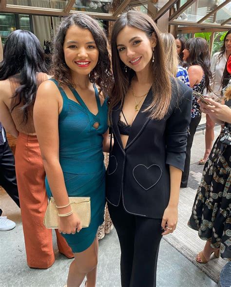 With Deja Monique Cruz : r/VictoriaJusticeShine