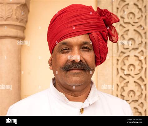 Indian man wearing turban hi-res stock photography and images - Alamy
