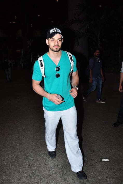 Photos of celebrities at airport Pics | Photos of celebrities at ...