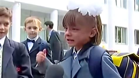 Помните девочку из мема «Никакого праздника»? Она превратилась в ...