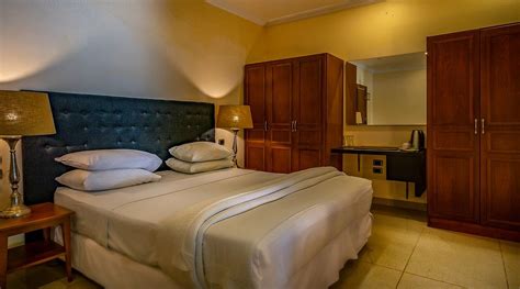 THE COUNTRY LODGE HOTEL (Freetown) - Hotel Reviews, Photos, Rate ...