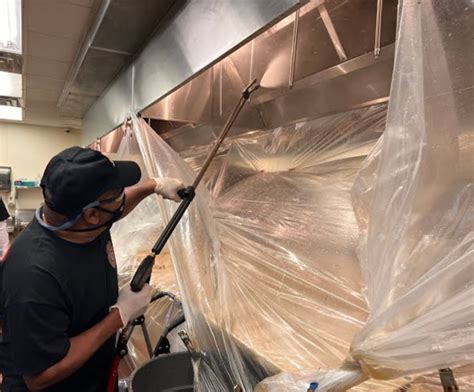 Clean Restaurant Kitchen 的图像结果