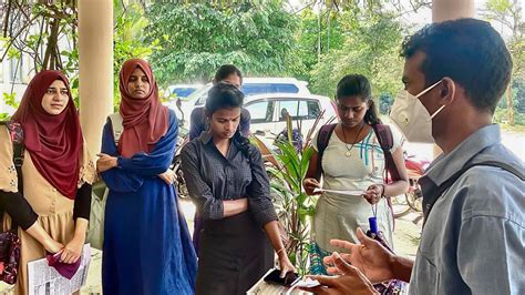Peradeniya University students in Sri Lanka discuss the contemporary ...