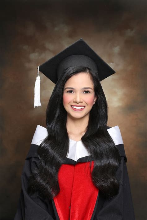 After 4 years, here I am, wearing the best OOTD ever! ️👩‍🎓 I made it! Officially a degree holder ...