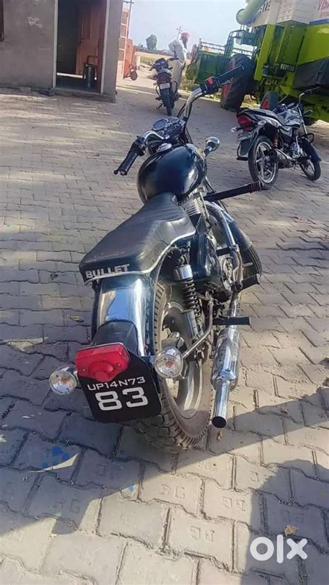 2001 model h bai royal enfield koi kmi ni h aakr chala kr dekho ...