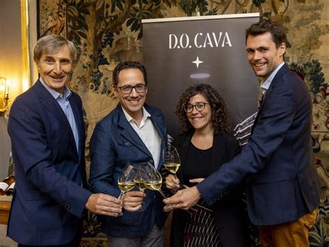 La D.O. CAVA es presenta a Madrid com el millor aliat de la gastronomia ...
