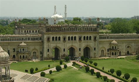 अपनी खूबसूरती से सभी को मंत्रमुग्ध करती हैं भारत की ये ऐतिहासिक ...