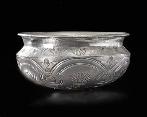 A SILVER BOWL, CLASSICAL GREEK PERIOD, 4TH CENTURY BC