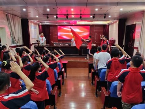 喜迎二十大 争做好队员——阜阳市第二十中学举行“红领巾奖章”一星章颁章仪式