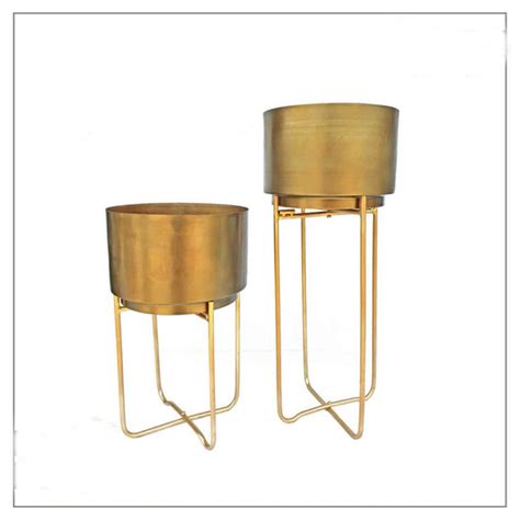 FLOOR PLANTER WITH LUSTY GOLD TOUCH – SUREKH DECOR