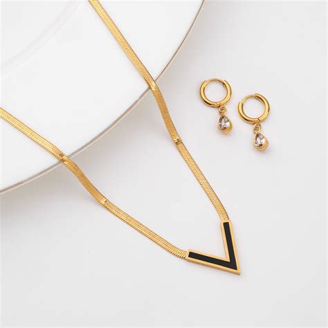 Buy Black Vixn Necklace & Solitaire Drop Earrings - PALMONAS