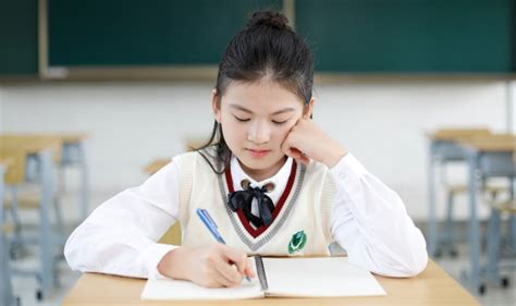 孩子上学成绩越来越差怎么办 教导孩子学习的正确方式_伊秀亲子|yxlady.com