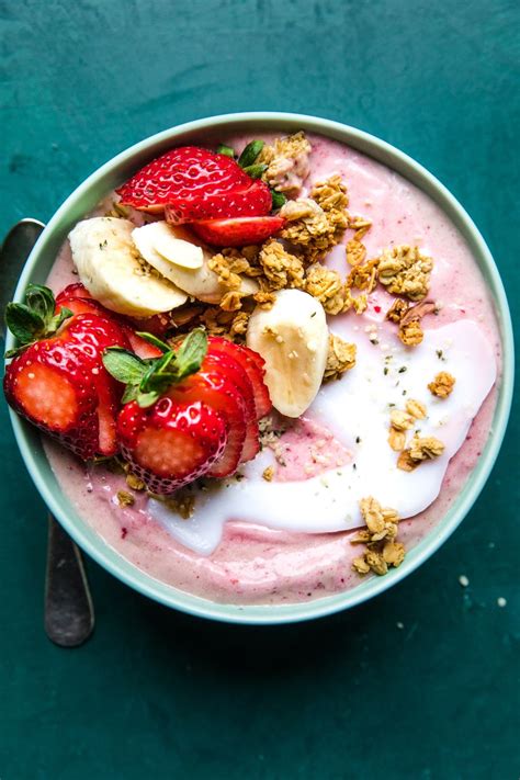 Breakfast, lunch or dessert—this smoothie bowl recipe is a treat any ...