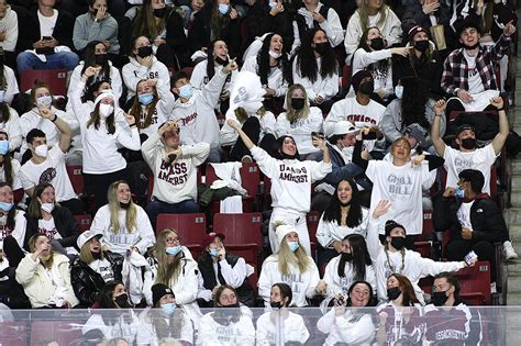 UMass Hockey vs BU 1/25/22 - masslive.com