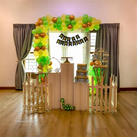 Book Green Birthday Balloon Decor with Props in Gurgaon