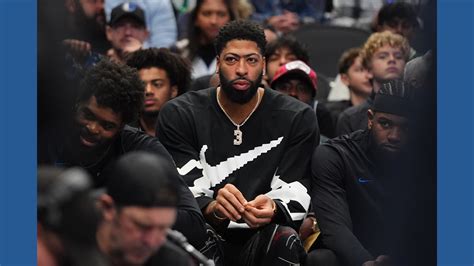 Mavs' Anthony Davis gets cheers and another loss in his return to LA ...