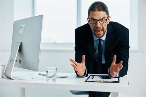 Angry Hits Computer 的图像结果