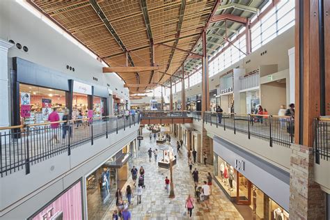 FlatIron Crossing | Visit Us