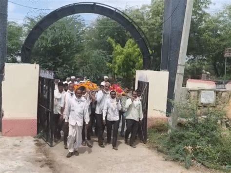 Two Friends Die Within 5 Hours; Cremated Together in Takhatgadh