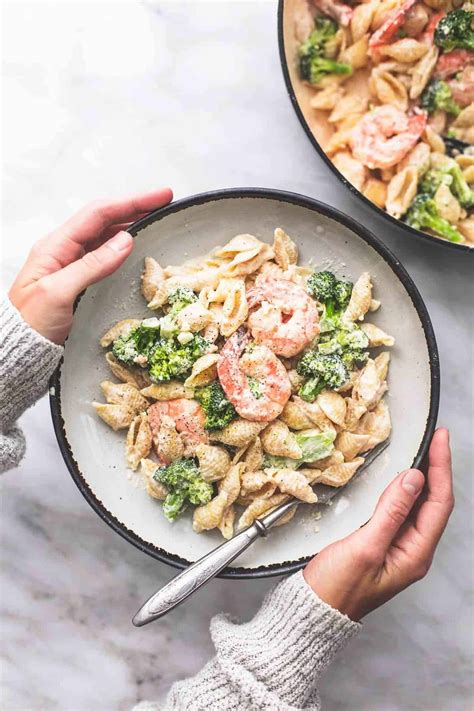 Shrimp and Broccoli Alfredo | Creme De La Crumb