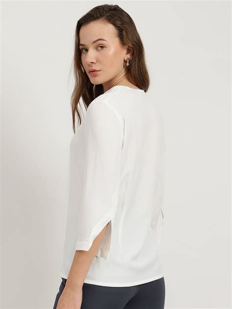 Buy Off White V Online | FableStreet