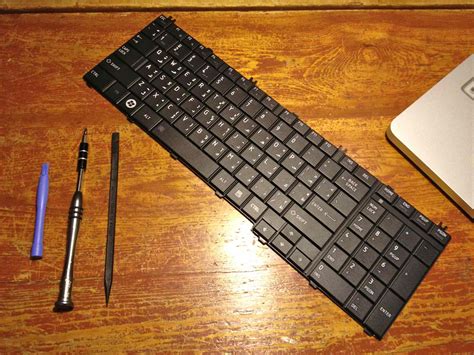 Disassembling & Replacing Keyboard on Toshiba Laptop C655 Series ...