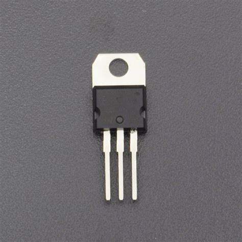 L7812CV 12V 1.5A Voltage Regulator IC TO-220 | Buy India – REES52