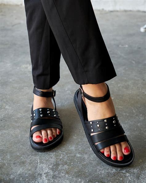ELOİS BLACK LEATHER SANDALS – Pelin's Shoes Europe