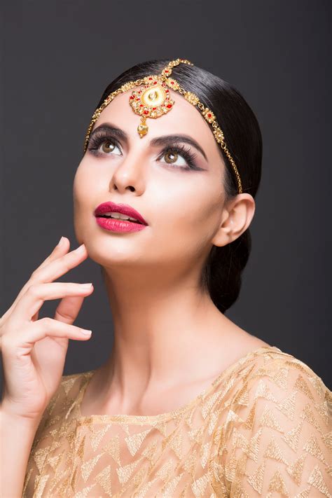 Matha Patti With Red and White Stones – Ricco India