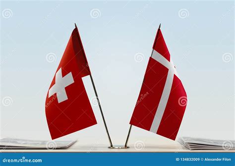 Banderas De Suiza Y De Dinamarca Imagen de archivo - Imagen de ...