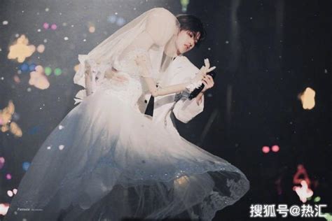 蔡徐坤的“结婚照”火到日本了！！！被称赞：“太绝美了”_舞台