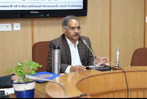 PM SHRI Demonstration Multipurpose School Bhopal :: Director Message