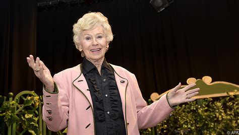 88-jährige Waltraut Haas feierte in Wien Bühnenjubiläum - UnserTirol24