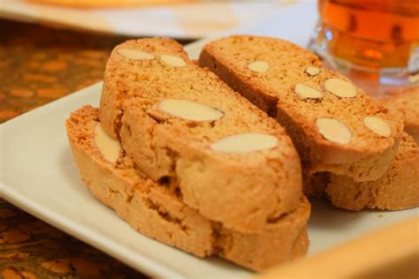 На вкусен път с Татяна: Бишкоти ди Прато или кантучини - тосканските ...