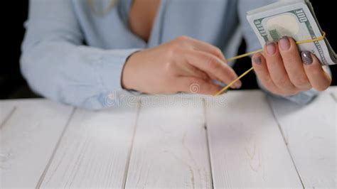 1 Band of Money 的图像结果