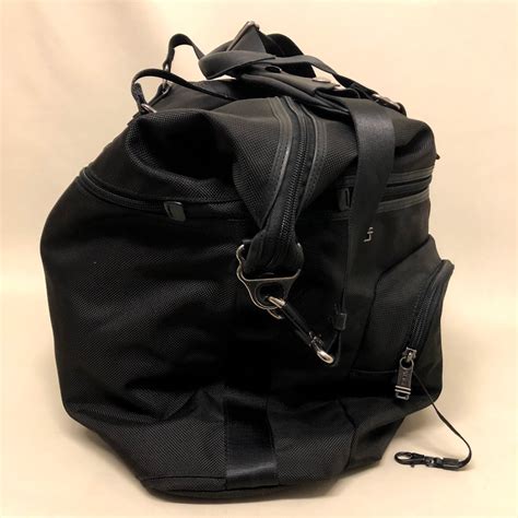 Tumi Duffel Bag | auction.housingworks.org