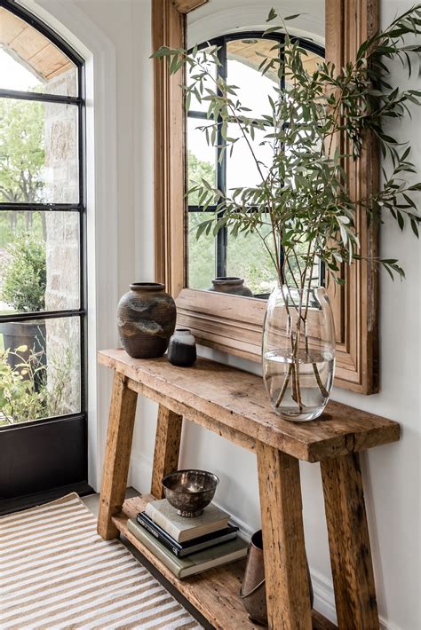10 Tips for Decorating Your Entryway Console Table Like a Pro