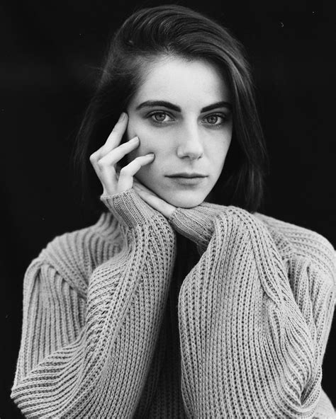 Chi è Maria Vera Ratti, alias Enrica de “Il Commissario Ricciardi”? Età ...