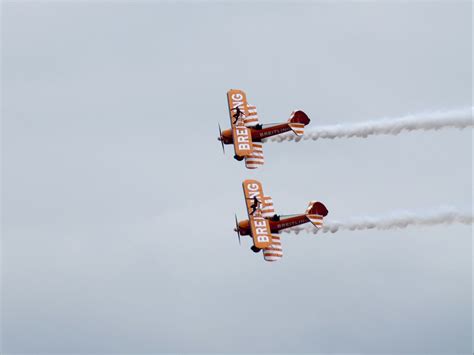 Download wallpaper 1024x768 planes, flight, sky, smoke standard 4:3 hd ...